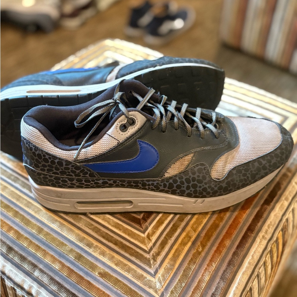 Nike Men's Blue and Gray Sneakers